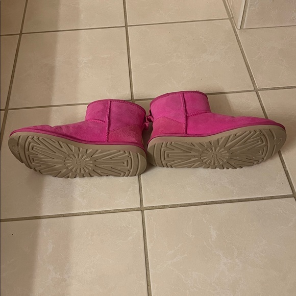 UGG pink shoes size 8 - Picture 4 of 10